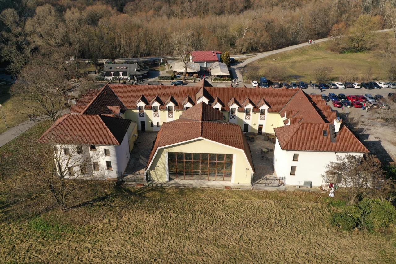 Hotel Hradna Brana Bratislava Exterior foto